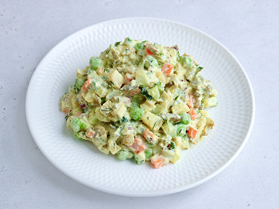 Веганский салат Оливье фото