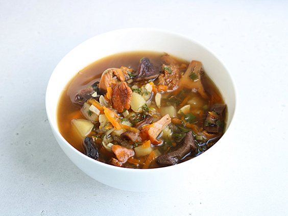 Постный суп из лесных грибов