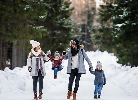 Польза регулярной прогулки, и что происходит с организмом, если не  выходить на улицу