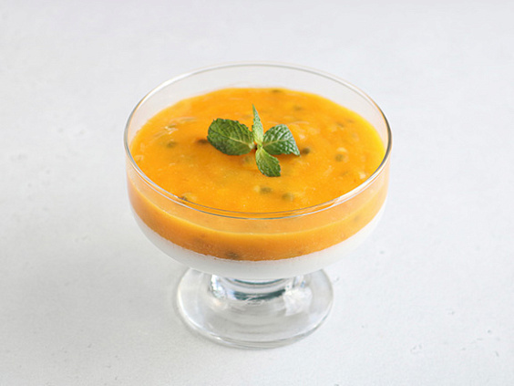 Панна котта с манго и маракуей