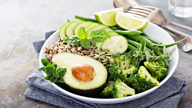 салат с авокадо фото