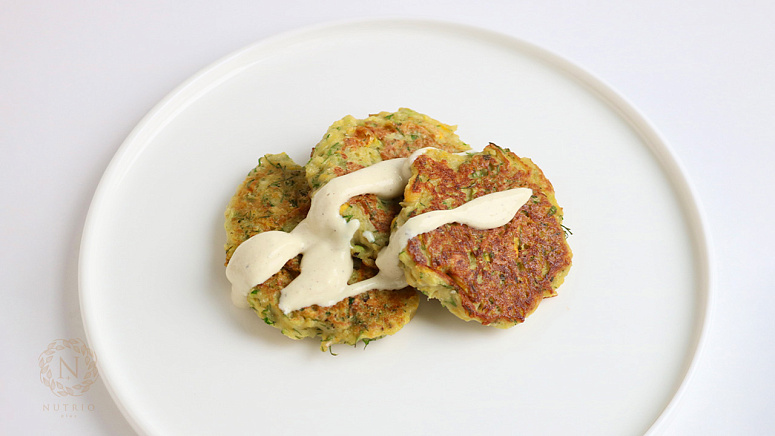 Оладьи из кабачка с соусом фото