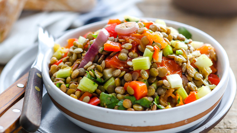 салат с чечевицей фото