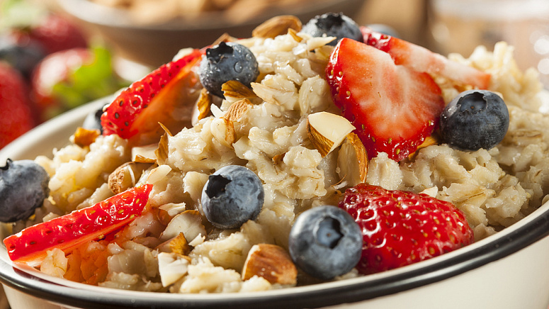 каша с клубникой и ягодами фото