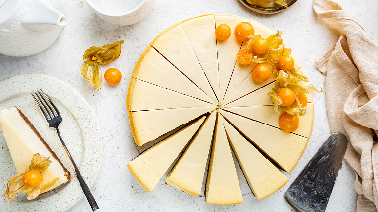 Десерт с физалисом фото