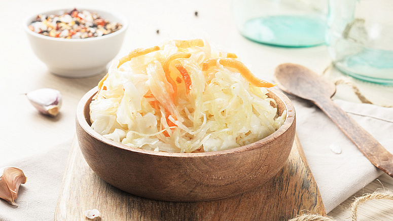 Квашеная капуста в тарелке фото