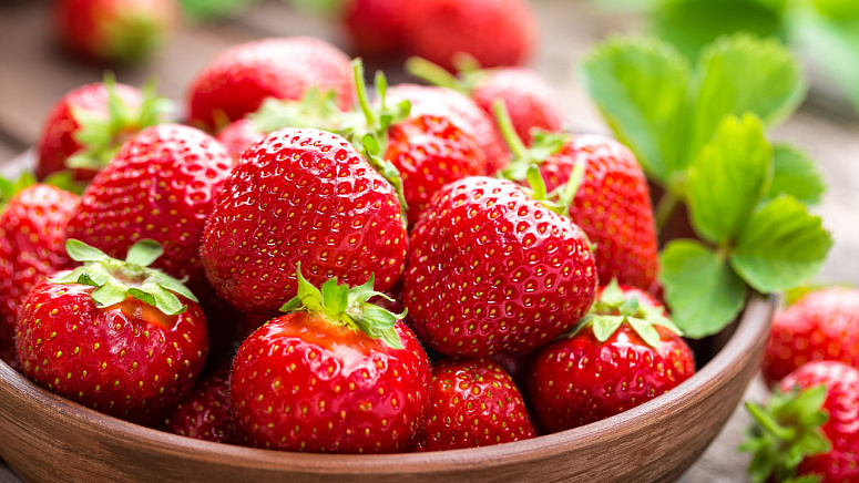 свежая ягода клубника фото