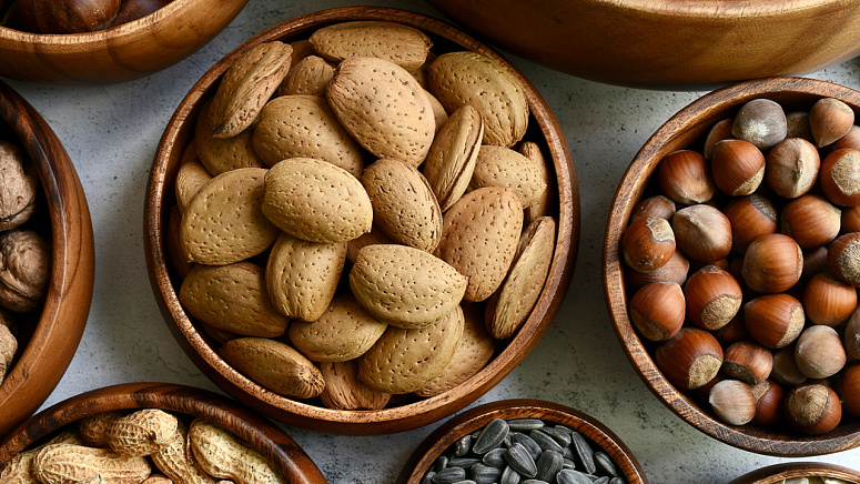 миндаль, орехи в скорлупе