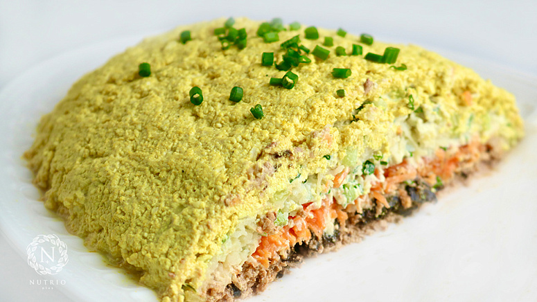 Салат «Мимоза» из растительных ингредиентов фото