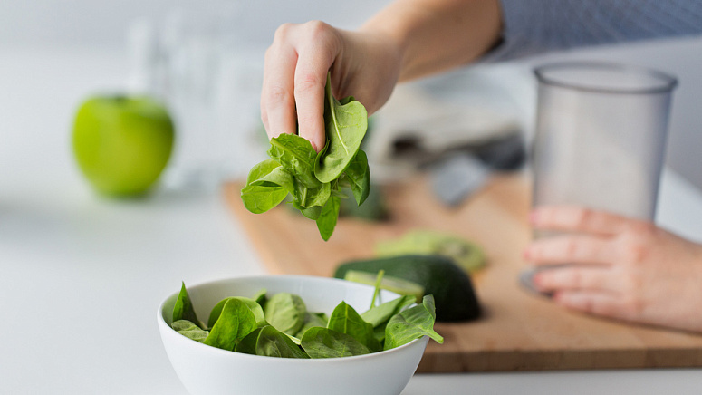 Свежий шпинат фото