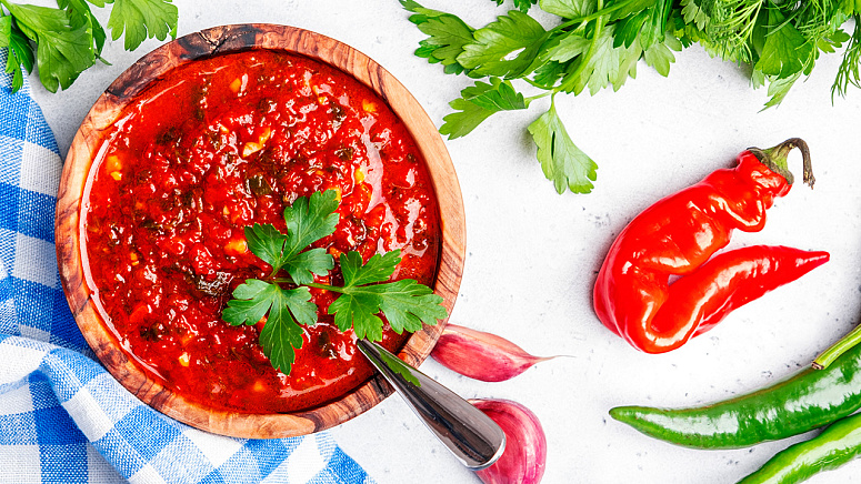 перец чили в томатном супе фото