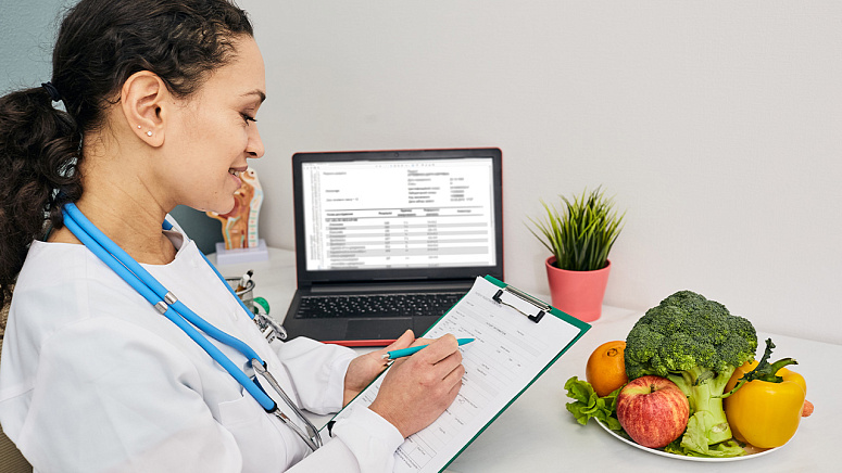 Диетолог составляет меню фото
