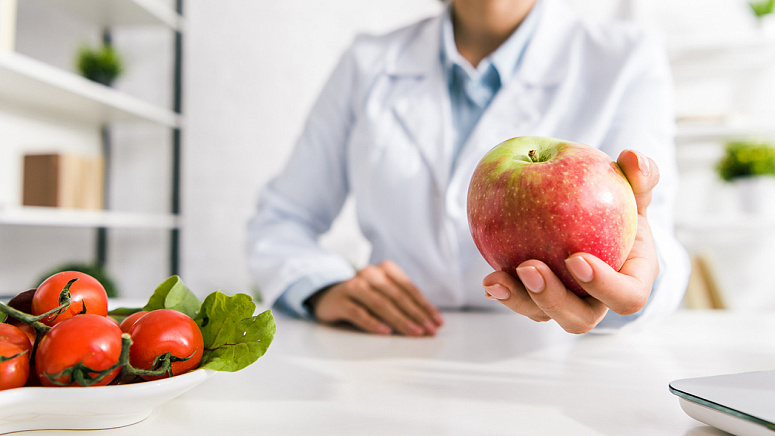 яблоко, томаты