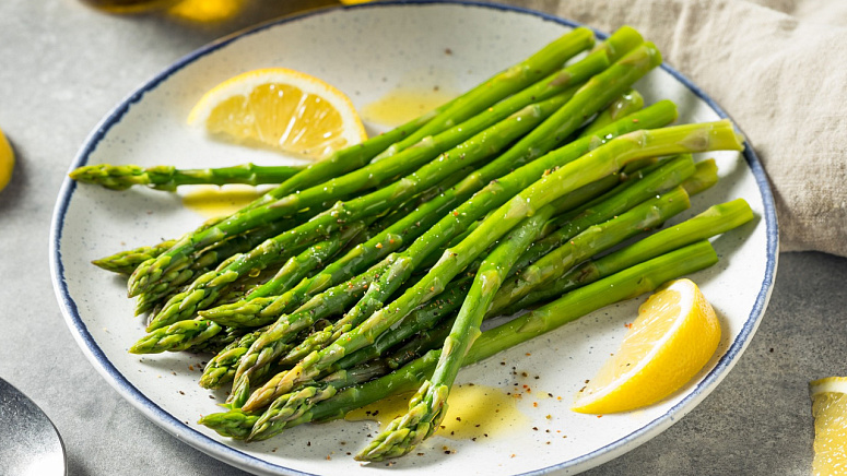 спаржа и лимонный сок фото