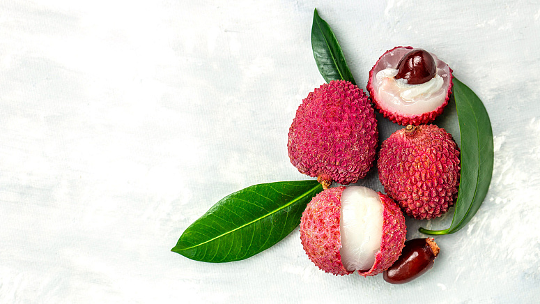 личи на тарелке фото