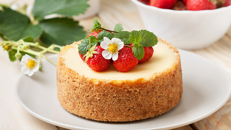 торт с клубникой фото