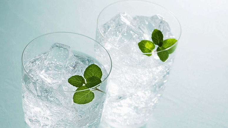 вода и мята фото