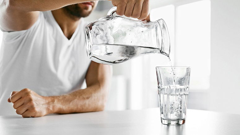 вода в кувшине фото