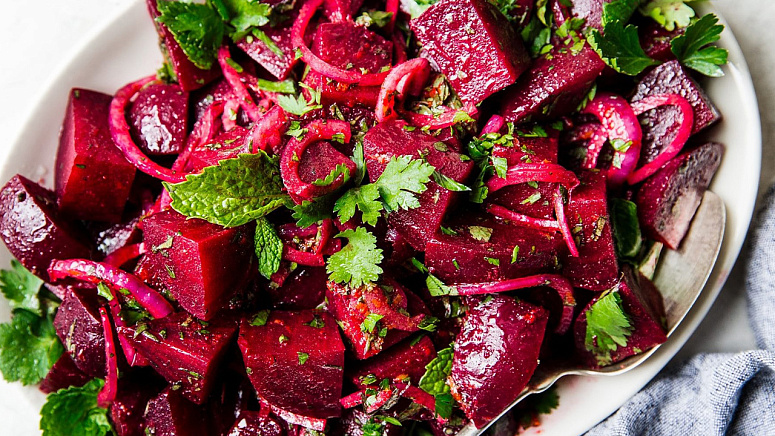 Салат со свёклой и луком