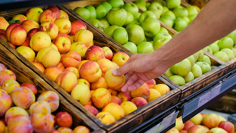 фрукты на прилавке фото