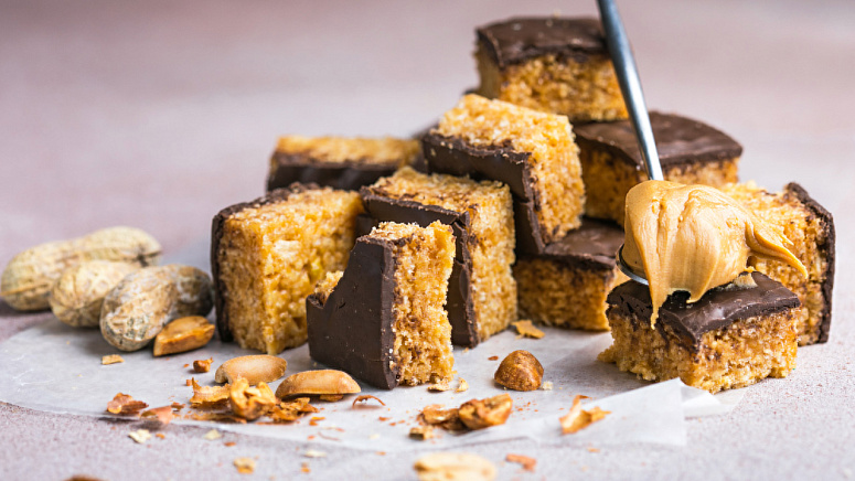 арахис и торт с арахисовой пастой