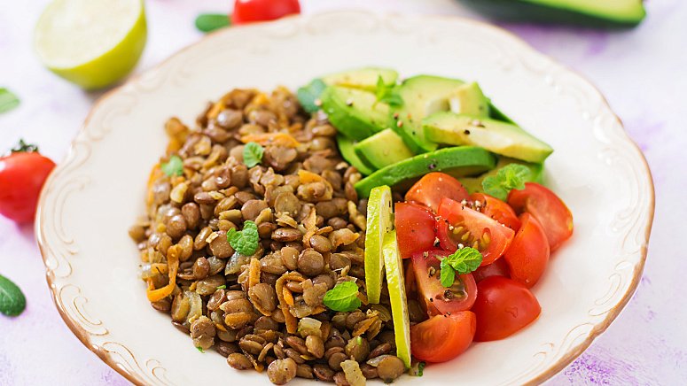 чечевица с овощами фото