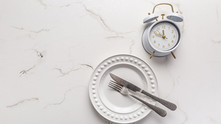 часы и тарелка фото