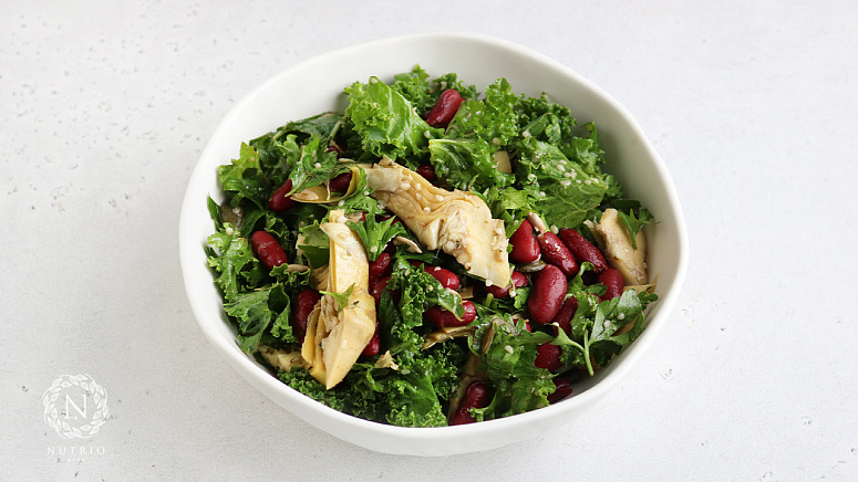 Салат с кейлом и артишоками фото