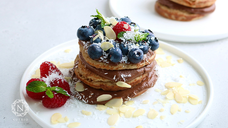 Безглютеновые оладьи с шоколадным кремом фото