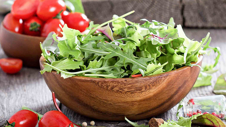 помидоры и зелень фото