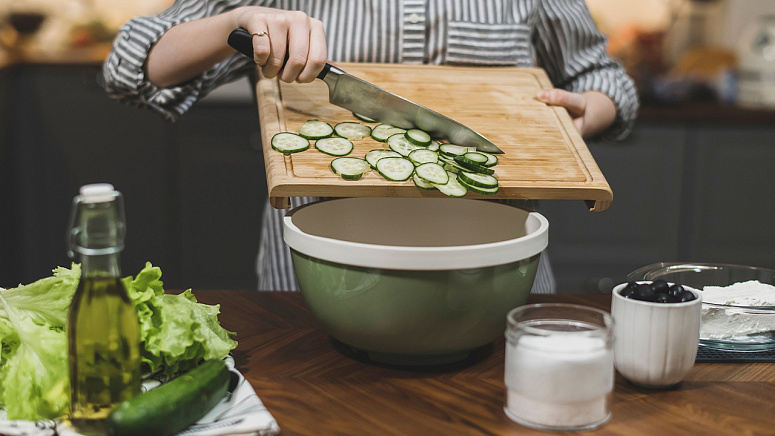 Нарезанные огурцы фото
