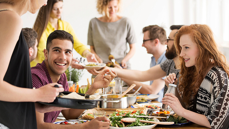 мужчина улыбается фото