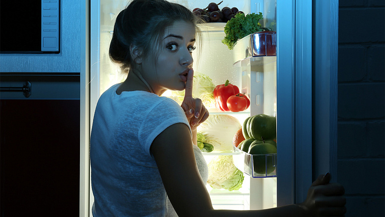 девушка, овощи, холодильник