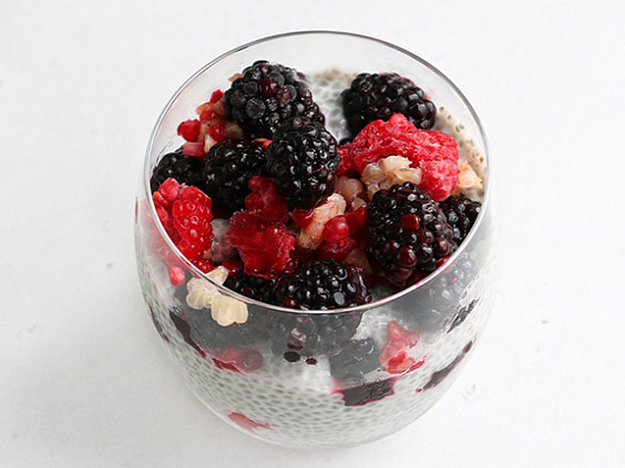 Чиа-пудинг с ягодами