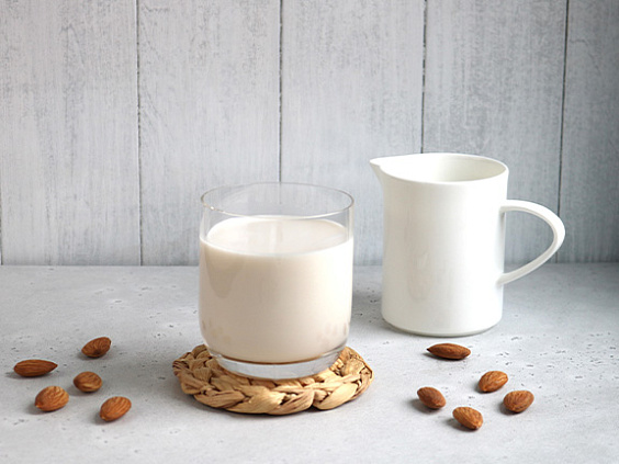 Миндальное молоко
