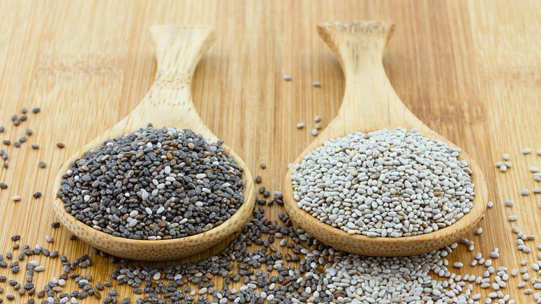 черные и белые семена чиа фото