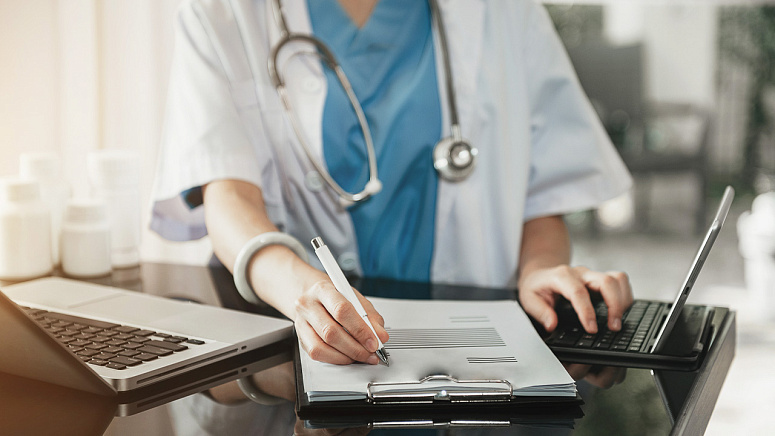 врач, человек