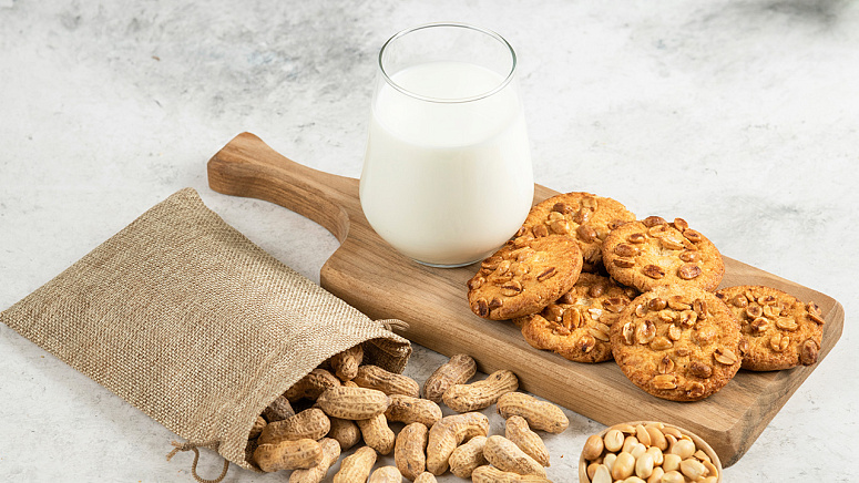 печенье из арахиса и молоко