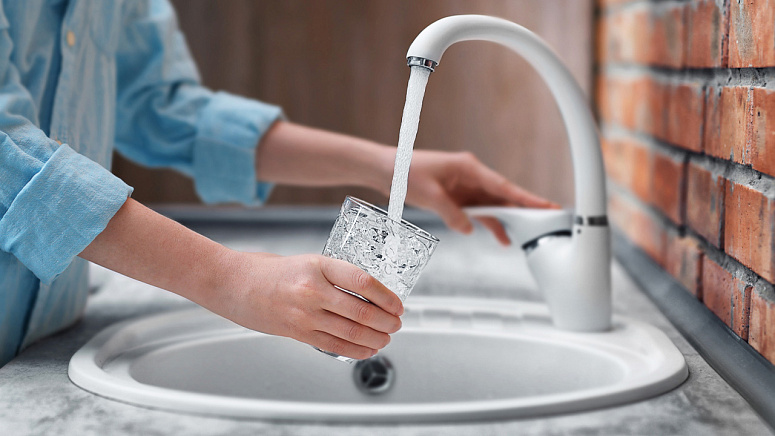 стакан, вода, кран