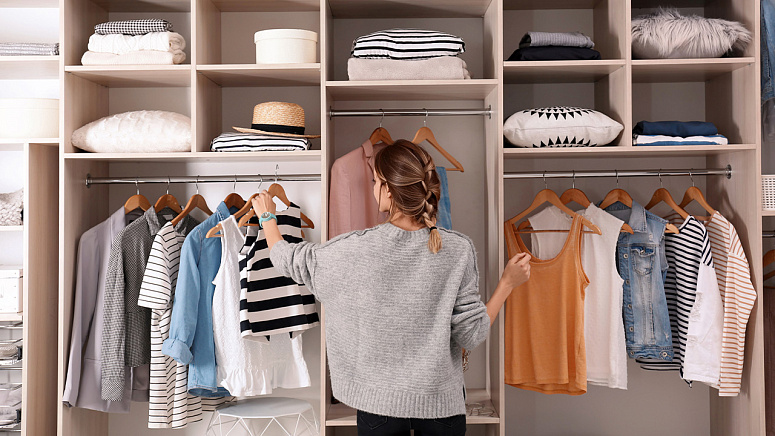 одежда в гардеробной