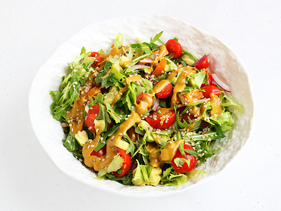 Лёгкий салат с универсальной заправкой