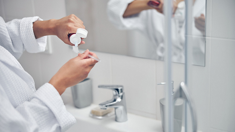 Чистка зубов каждое утро фото